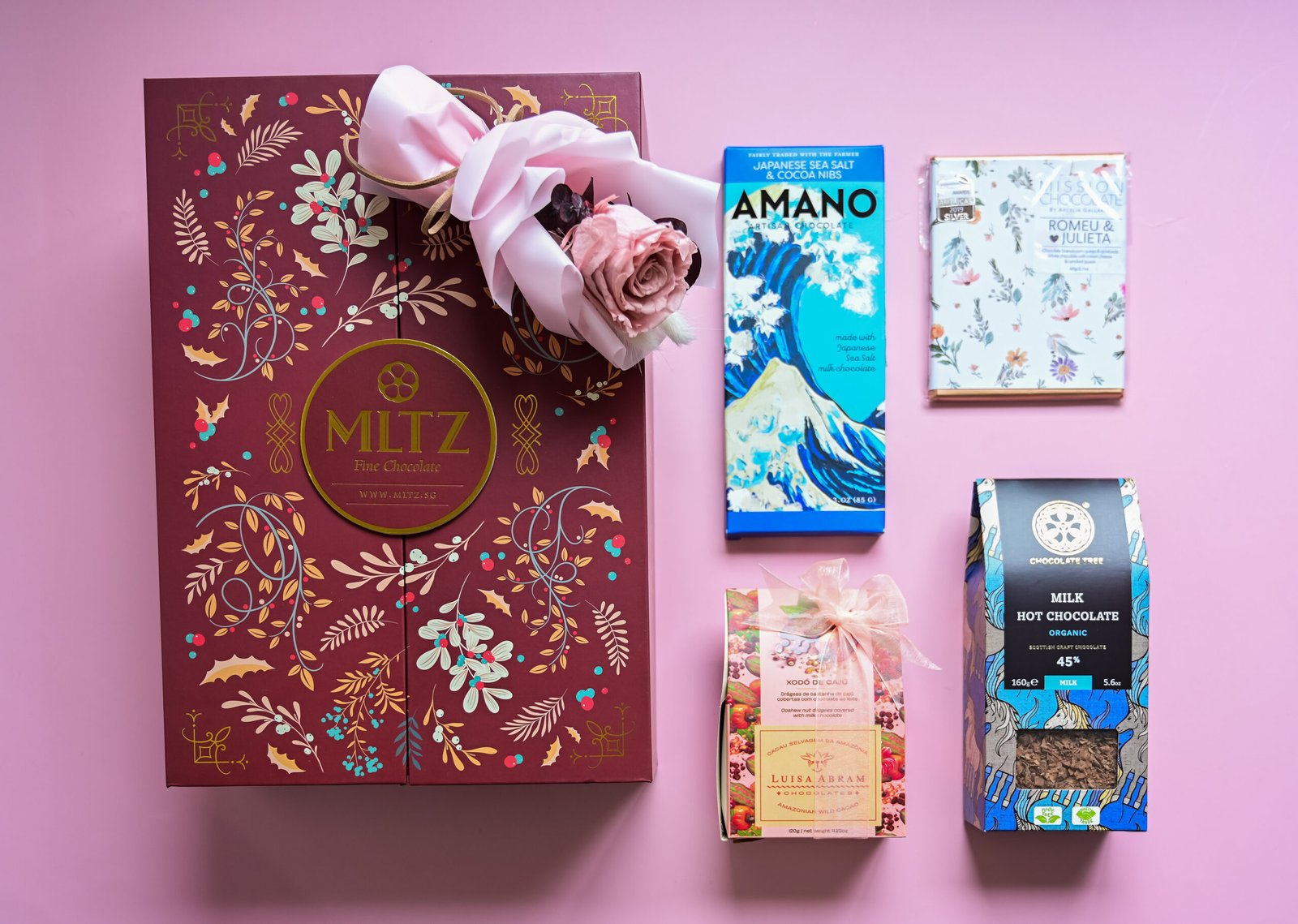 2022 xmas red box illustration